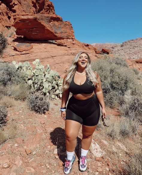 Plus Size Hacks, Curvy Workout Outfit, Plus Size Workout Clothes, Plus Size Hiking, Cute Hiking Outfit, Outfit Curvy, Waist Trainers, Summer Hiking Outfit, Cute Workout Outfits