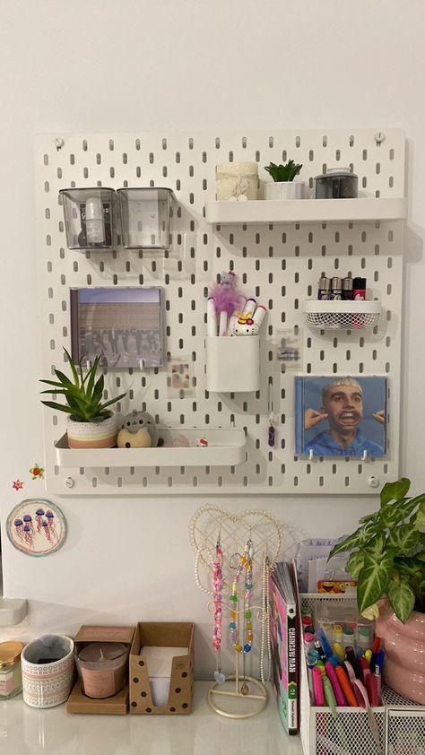 Skådis Ikea, Ikea Pegboard, Study Desk Decor, Office Room Decor, Pastel Room, Study Room Decor, Room Desk, Cute Room Ideas, Redecorate Bedroom