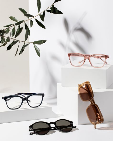 Specs Photography Ideas, Eyeglass Photography Ideas, Eyeglasses Photography Ideas, Product Photography Sunglasses, Sunglass Photography Ideas, Eyewear Photography Ideas, Eyeglass Photography, White Sunglasses Aesthetic, Glasses Photography Ideas