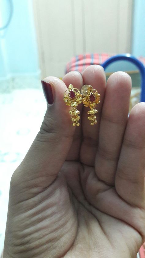 Daily Wear Ear Rings Gold, Daily Earrings Gold, Gold Earrings Daily Wear Simple, Ear Rings For Daily Use Gold, Ear Rings For Women Daily Wear, Small Ear Studs Design Gold, Gold Earrings Designs Simple Daily Wear, Kammalu Designs Gold Daily Wear, Small Buttalu Earrings Gold Daily Wear