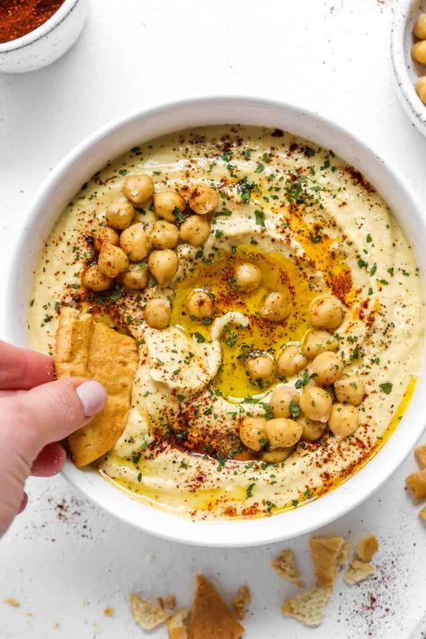 This incredibly smooth hummus is so creamy and delicious, comes together in 5 minutes and is made in the blender. It is better than store bought hummus and is made with canned chickpeas, lemon, garlic, tahini paste, olive oil, salt and pepper This is literally the very best hummus recipe you will ever make! What Is Hummus, Super Easy Dips, Eggplant Mushroom, Smooth Hummus, Meal Aesthetic, Best Hummus Recipe, Mushroom Meatballs, Best Hummus, Easy Healthy Side Dishes