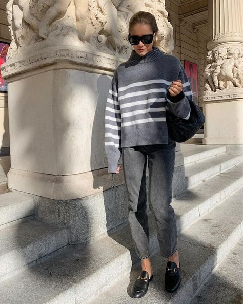 Lovisa Barkman on Instagram: “Striped knits, yes or no? 🤍🖤” Striped Sweater Outfit, Grey Sweater Outfit, Winter Sweater Outfits, Knit Sweater Outfit, Striped Knitted Sweater, Sweater Outfit, Striped Sweater, Striped Knit, Grey Stripes