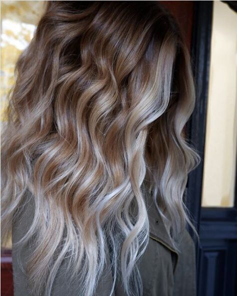 Pearly Blonde Dimension Silvery Blonde, Scene Hair Colors, Hair Color Caramel, Caramel Hair, Brunette Color, Winter Hair Color, Trendy Hair Color, Winter Hair, Trendy Hair