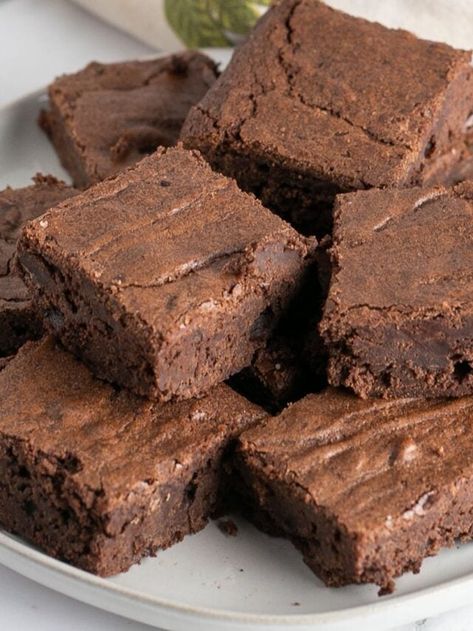 Best Fudge Brownies Recipe - Bake It With Love Csiro Total Wellbeing Diet, Olive Oil Brownies, Oil Brownies, How To Make Fudge, Black Bean Brownies, Dark Chocolate Brownies, Bean Brownies, Healthy Brownies, Brownies Recipe