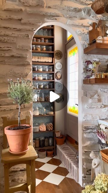 Ikea Vardagen, Paper Roll Dispenser, Italian Cottage, Diy Interior Design, Tuscan Farmhouse, Kitchen Upgrades, Pantry Design, Pretty Decor, Diy Interior