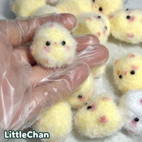 OMG! the cutest chick squishy! 🌐chanmagic.com #squishyshop #squishies #squeezetoys #toyforkids #fidgettoys #asmr #ootd #satisfying #toys #ustoys #cuteart #cutegifts #cute #chicktoy #cutepets #fidget #gift #goodvibes #giftforher Taba Squishies, Cool Desk Accessories, Chicken Toys, Pig Dog, Cartoon Chicken, Chicken Gifts, Birthday Decorations Kids, Kawaii Toys, Birthday Stuff