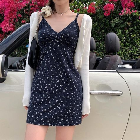 Brandy Melville Amara Dress, Flower Dresses Outfit, Brandy Dress, Ootd Ngampus, Amara Dress, Blue Floral Sundress, Sundress Outfit, Brandy Melville Outfits, Brandy Melville Skirt