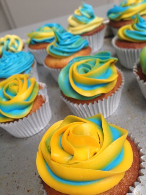 Yellow And Blue Cupcakes, Wilton 2d Tip, Color Cupcakes, Wilton 2d, Rosette Cupcakes, Yellow Cupcakes, Pink Desserts, Blue Cupcakes, Rose Cupcakes