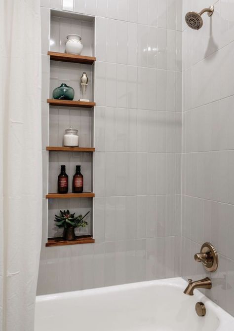 Vertical Niche In Shower Wall, Vertical Shower Niche Ideas, Tiling A Shower Niche, Vertical Shower Niche, Bathroom Niche Design, Shower Niche Tile Ideas, Bathroom Niche Ideas, Shower Niche Ideas, Stacked Tile