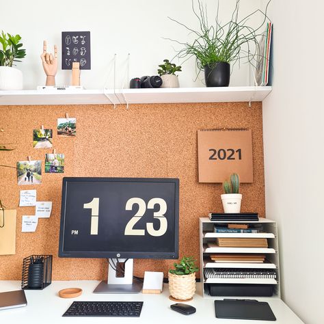 Cork Board Office Wall, Home Office Cork Wall, Cork Board White Board Ideas, Cork Wall Ideas Offices, Cork Walls Office, Office With Cork Board, Cork Board Wall Ideas Office, Cork Wall Ideas Bedrooms, Home Office Cork Board