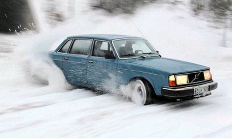 "Oh the weather outside is frightful... let it snow, let it snow, let it snow." Having fun with the 240 Volvo Wagon, Classic Life, Volvo 740, Volvo 240, Volvo Cars, Tuner Cars, Future Car, Car Photography, Style Classic