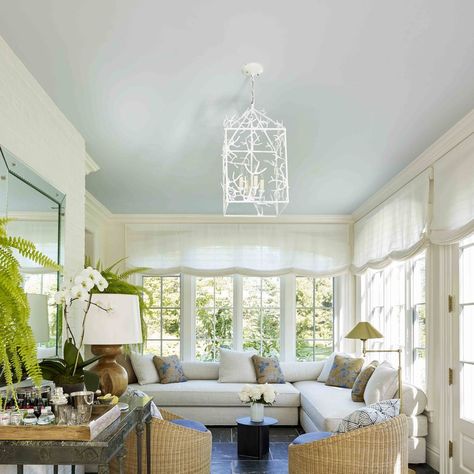 david netto connecticut sunroom Gray Ceiling, David Netto, Indoor Sunroom, Veranda Magazine, Sunroom Furniture, Sun Rooms, Sunroom Decorating, Blue Ceilings, Sunroom Designs