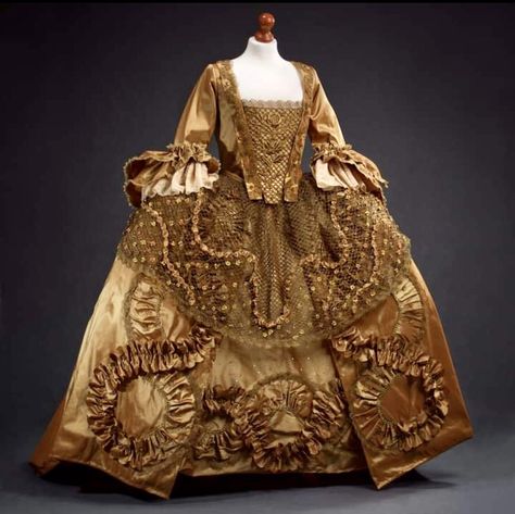 Rococo Dress, Rococo Fashion, Modern Costumes, Womens Costumes, 18th Century Costume, 18th Century Clothing, Century Dress, Unique Costumes, 18th Century Fashion