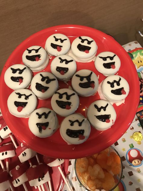 Boo Oreos Super Mario Themed Desserts, King Boo Birthday Party, Mario Strawberries, Mario Theme Treats, Mario Chocolate Covered Strawberries, Mario Themed Rice Crispy Treats, Super Mario Oreos, Mario Oreos, Mario Chocolate Covered Pretzels