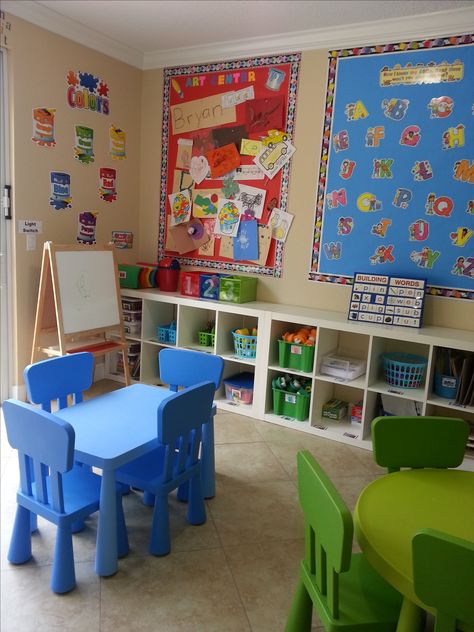 Two small tables? HOME DAYCARE IDEAS/ The Kids Place Preschool. Palm Springs, FL. Home School Room Preschool, Dayhome Setup, Small Daycare Room Ideas, In Home Daycare Ideas Small Spaces, Small Home Daycare Setup, Daycare Cubbies, Preschool Setup, Home Daycare Setup, Home Daycare Rooms