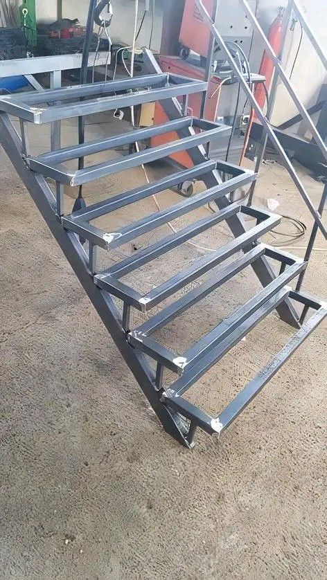 سلالم حلزونية, Fabrikasi Logam, Engineering Workshop, درج السلم, Staircase Railing Design, Steel Door Design, Iron Door Design, Metal Doors Design, Welded Furniture