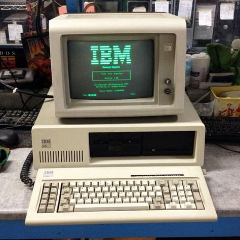 IBM PC XT #computeraccessories #computer #accessories #tech Early Computers, Ibm Computer, Alter Computer, Old Computer, Electronic Gift Ideas, Future Gadgets, Computer History, Old Technology, Retro Gadgets