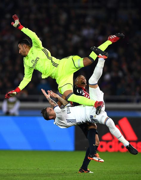 Ramos Tackle, Madrid Football Club, Tackle Football, Football Tricks, Real Madrid Team, Football Players Images, Soccer Inspiration, Team Goals, Football Images