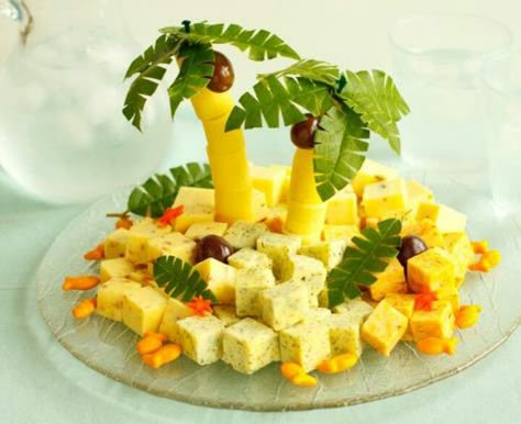 Cheese platter. Cheese Platter Presentation, Tropisk Fest, Margaritaville Party, Luau Food, Luau Ideas, Luau Party Ideas, Island Party, Tropical Food, Plating Ideas