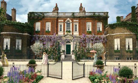 Bridgerton House, Regency Interior, Lancaster House, Bridgerton Inspired, Hampton Court Palace, Bridgetown, Queen Charlotte, Regency Era, Filming Locations