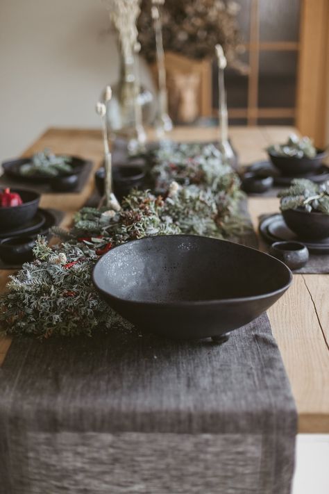 Ceramic big rustic bowl table centerpiece Rustic Wedding Table Runners, Rustic Bowl, Mother Christmas, Ceramic Fruit Bowl, Ceramic Fruit, Rustic Bowls, Rustic Wedding Table, Dinner Table Decor, Holiday Table Decorations