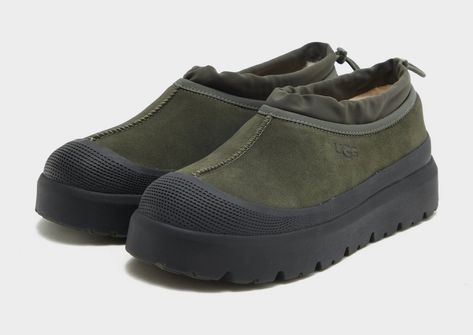 Take on the elements with these men's Tasman Weather Hybrid slip-ons from UGG. In a Forest Night colourway, they have a waterproof suede upper with a rubber galosh that wraps around the sides to keep your feet dry as you step outside. They feature a bungee-adjustable collar for a secure fit and have a slip-on design so you slide in and out of them in no time. Underfoot, they sit on a UGGplush wool lined sole for snug comfort, and have a sugarcane EVA outsole for traction. To finish up, they're signed off with UGG branding on the sidewalls. _ Forest Night, Ugg Tasman, Sign Off, Slide In, Jd Sports, Adidas Samba, Fc Barcelona, Slip Ons, Creative Inspiration