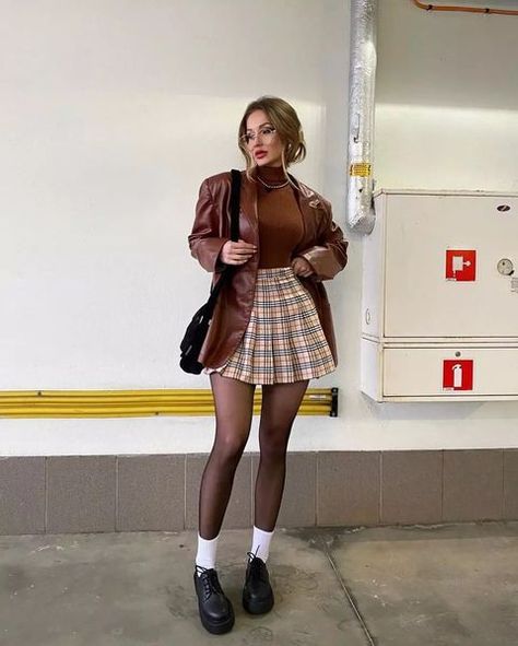 38 How To Wear Skirts in Winter | Winter Skirt Outfits - Inspired Beauty University Outfit Ideas Summer, University Outfit Ideas Casual, University Outfit Ideas, 70’s Outfit, Latina Outfit Ideas, Plaid Skirt Outfit, Outfits For College, Outfit Ideas For Church, Latina Outfit