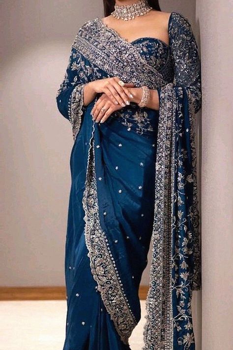 A classic bridal saree looks perfect for your wedding ceremony. Trust me, Angela, this one completes your bridal look. Pin this saree to your bridal wardrobe. Reception Saree Look, डिजाइनर कपड़े, Reception Saree, Makeup Order, Trisha Krishnan, Reception Outfit, Saree Wearing Styles, Reception Look, Fashionable Saree Blouse Designs