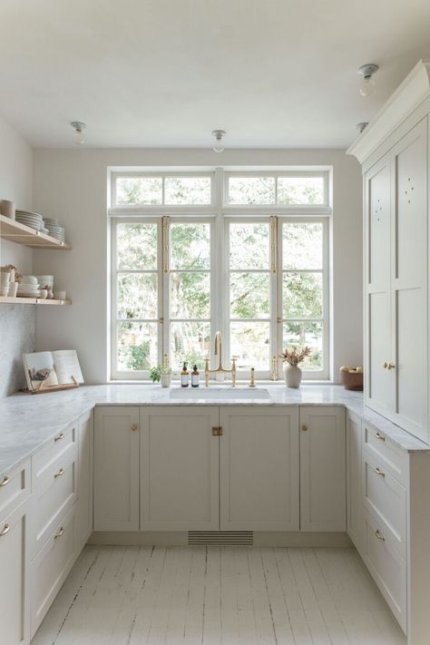 Steal This Look: Making the Most of a Small Kitchen in Vancouver - Remodelista Gillian Stevens, Full Kitchen Remodel, Integrated Appliances, French Country Kitchen, Kitchen Farmhouse, House Things, Kitchen Window, White Cabinets, Country Kitchen