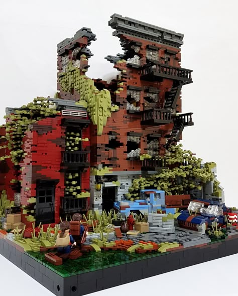 The Last of Us Part 1 | YouTube: youtu.be/GY172_qKYyU | Flickr Lego Plans, Lego 5, Last Of Us Part 1, Lego Masters, Lego Halloween, Lego Army, Lego Sculptures, Lego Display, Lego Modular