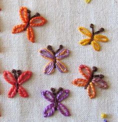 Embroidery Flowers Easy Simple, Embroidered Butterfly Simple, Simple Butterfly Embroidery, Simple Embroidery Patterns, Easy Embroidery Patterns, Detached Chain Stitch, Simple Flower Embroidery Designs, Butterfly Embroidery Designs, Embroidery Butterflies