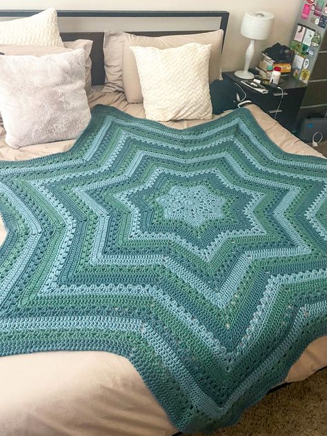 Crochet Blankets Beginner, 6 Star Crochet Blanket, Crochet Star Projects, Crochet Stars Tutorial, Crochet Aura Blanket, Star Crochet Blanket Pattern Free, Star Crochet Pattern Blanket, How To Crochet A Star Blanket, 6 Day Star Blanket Crochet Pattern Free