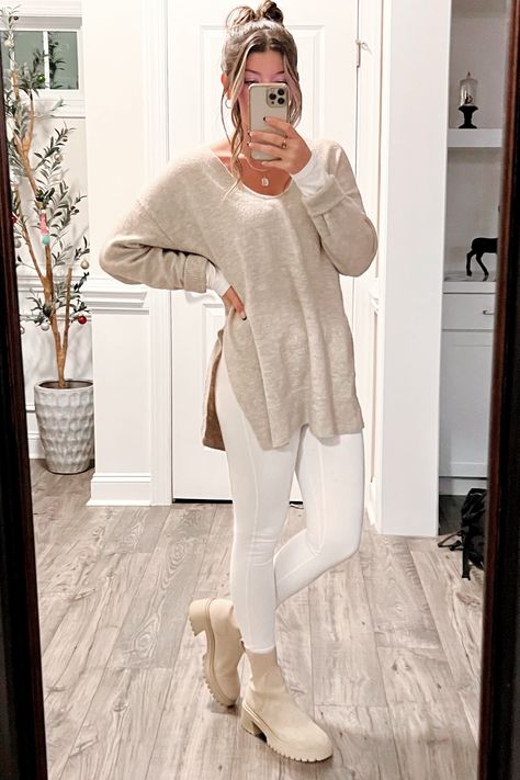 Steve Madden Beige Boots Outfit, White Suede Boots Outfit, Cream Biker Boots Outfit, Off White Chelsea Boots, How To Style Beige Boots, White Flat Boots Outfit, Beige Winter Boots Outfit, Styling Tan Chelsea Boots Women, Beige Chealse Boots Outfit