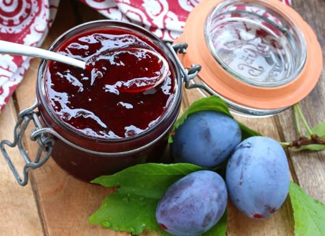 This plum jam is delicious added to cakes, in muffins, on pancakes, ice cream and any other way your heart desires!  Make it with or without pectin. Plum Benefits, Plum Jam Recipes, Plum Juice, Damson Plum, Plum Recipes, Chia Jam, Plum Jam, Jam And Jelly, Jams And Jellies