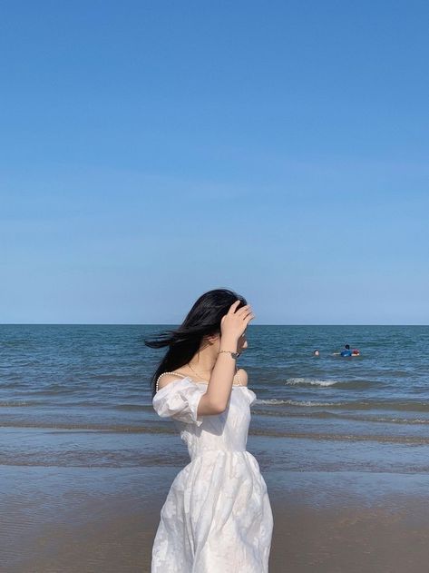 Beach Poses With Dress, Beach Photo Inspiration, Vacation Pics, Sea Style, Summer Picture Poses, Solo Photo, 사진 촬영 포즈, Beach Pictures Poses, Beach Photography Poses