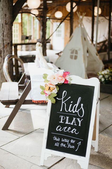 5 Great Ways to Make Your Wedding Kid-friendly Rustic Tent Wedding, Kid Friendly Wedding, Wooded Wedding, Tree Farm Wedding, Kids Table Wedding, Kids Tent, Kids Wedding Activities, Boho Wedding Decor, Wedding Tree