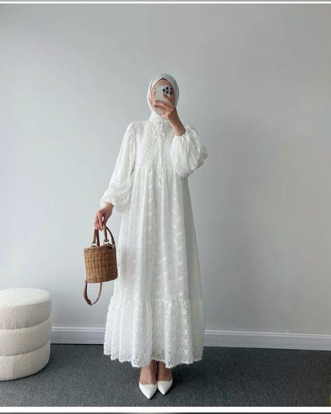 Stylish Outfits Casual, Memory Jar, Clothing Displays, Hijabi Fashion Casual, Fashion Top Outfits, Modest Dresses Casual, Indian Dresses Traditional, Ootd Dress, Fashion Design Dress