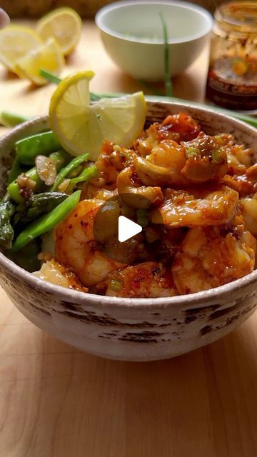 Asian Food | Recipes | Cooking on Instagram: "Prawn Stir Fry 🦐 Add a little spice in your life with this prawns stir fry. They’re quick and easy, perfect for busy weeknights.⁣
🎥 & recipe  by @eatwithcarmen_ ©️⁣
⁣
➡️ Full Recipe in her bio !
⁣
👉Want Some Japanese Treats & Snacks With Rich Umami Flavors, "🔗 in bye-oh "⁣
⁣
The stir fried prawns are sweet and spicy and got tons of umami. Pairs well with rice and veggies.⁣
⁣
🛒 Here’s what you need:⁣
⁣
large prawns, peeled and deveined ⁣
green onions, white and green part separated⁣
garlic⁣
vegetarian oyster sauce (gluten free)⁣
sweet chili sauce ⁣
chili crisp⁣
lemon juice⁣
sesame oil⁣
Handful of roasted cashews (optional) ⁣
⁣
⁣
⁣
#prawnstirfry #asianfoodsdaily #asianfood #prawns" Crispy Rice Spicy Shrimp, Asian Flavored Shrimp, Chinese Prawns, Prawn Fried Rice Chinese, Asian Food Recipes, Fried Prawns, Prawn Fried Rice, Prawn Stir Fry, Rice And Veggies