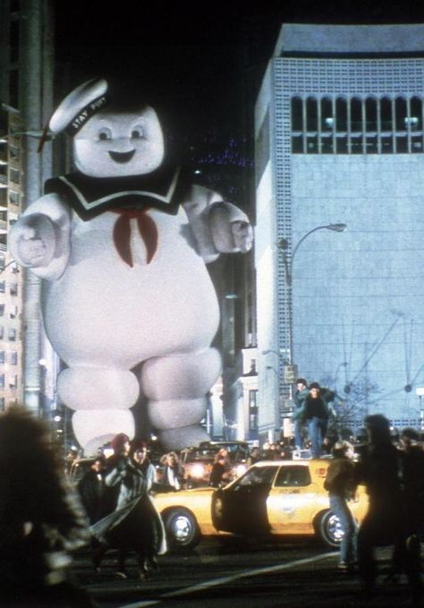 Ghostbusters (1984) Scary Movies For Kids, Stay Puff, Original Ghostbusters, New York Movie, Mo Farah, Ghostbusters 1984, Ghostbusters Movie, Stay Puft, The Real Ghostbusters