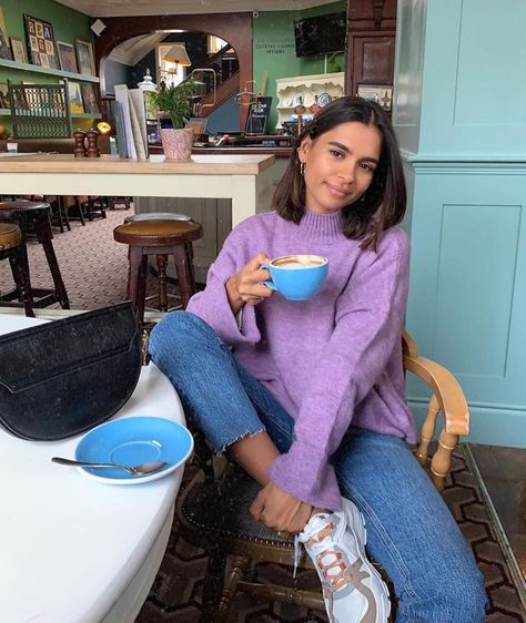 EMELIE on Instagram: “🐻💘” Cozy Sunday, College Looks, Tennis Skirt Outfit, Relaxed Outfit, Pullover Outfit, Winter Mode, Total Look, How To Pose, Cute Summer Outfits