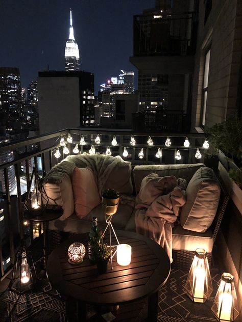 Nyc Balcony Ideas, Smokers Balcony, Nyc Balcony Aesthetic, Manhattan Balcony, New York Balcony, Nyc Balcony, Nyc Terrace, Apartment Nyc, Lifestyle Vision Board