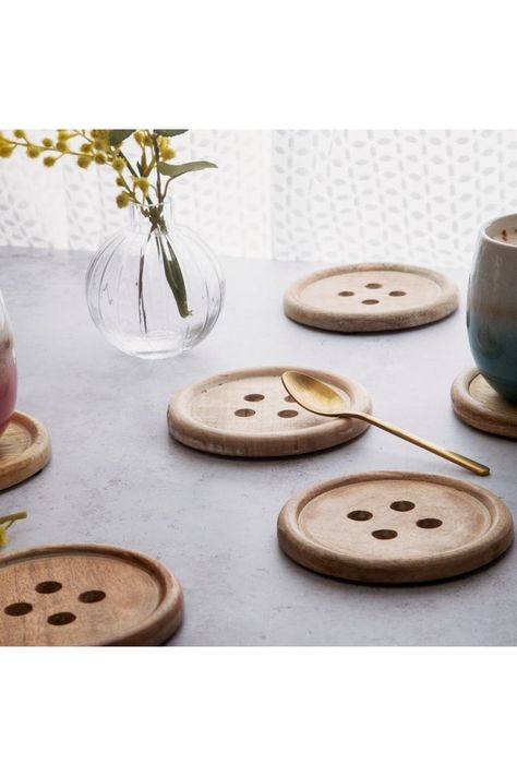 Rustic Wood Decor, Pale Wood, Cnc Ideas, Wedding Coasters, Turning Projects, Wood Turning Projects, Cnc Projects, Gift Table, Wooden Buttons