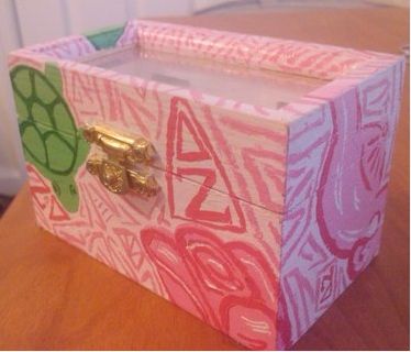 Pin Box Pin Box Sorority Diy, Badge Box Sorority, Sorority Pin Box Ideas, Sorority Pin Box, Sorority Diy, Badge Box, Paddle Ideas, Sorority Pins, Big Little Basket