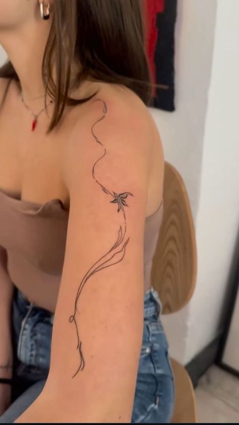 Organic Line Tattoo, Botanical Flow Tattoo, Tattoos On Plus Size Women, Flow Tattoo Ideas, Ldr Tattoo, Flow Tattoo, Linear Tattoo, Tattoos Sketches, Floral Arm Tattoo