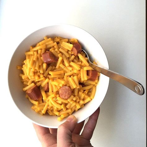 Kraft Dinner With Hot Dogs, Mac And Cheese Hot Dog, Corn Dog Food Photography, Hot Dog Photography Food Styling, Mozarella Corn Dog Aesthetic, New York Hot Dog Aesthetic, Kraft Dinner, Road Trip Food, Cooking Gadgets