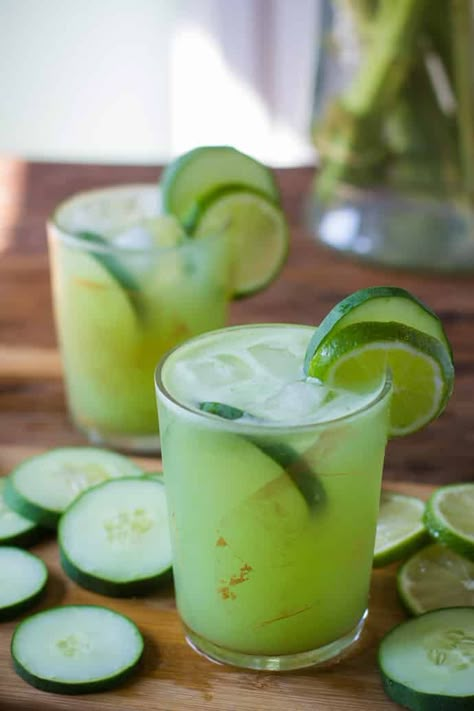 cucumber lime tequila margarita-6 Cocktail Fruit, Tequila Cocktail, Tequila Drinks, Tequila Cocktails, Summer Cocktail, Think Food, Craft Cocktails, Summer Cocktails, Adult Drinks