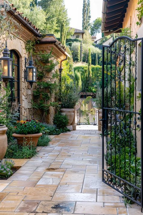 Italian Backyard Ideas, Mediterranean Garden Ideas, Garden Provence, Mediterranean Landscape Design, Mediterranean Gardens, Stone Walls Garden, Mediterranean Homes Exterior, Mediterranean Garden Design, Italian Gardens