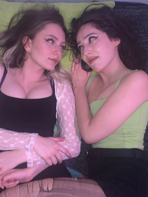 Girls Doing Makeup Together Wlw Bed, Girls Doing Makeup Together Wlw, Wlw Doing Makeup, Couple Poses Reference Spicy Wlw, Wlw Makeup On Bed, Couple Poses Reference Wlw, Wlw Reference Poses, Lesbian Poses Drawing Base, Lesbian Couple Reference Drawing