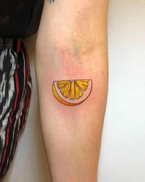 Orange Slice Tattoo Traditional, Lemon Slice Tattoo, Orange Slice Tattoo, Tattoo Peito, Cake Tattoo, Lemon Tattoo, Orange Tattoo, Tattoo Cake, Triangle Tattoo Design