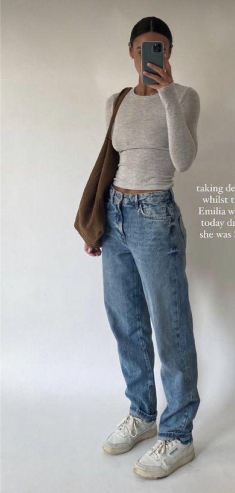 10 Degrees Celsius Outfit, Casual Cloudy Day Outfit, Fit Moodboard, Cloudy Day Outfits, Clothing Room, Outfit Staples, Style Essence, Denim Jeans Outfit, Cold Fashion